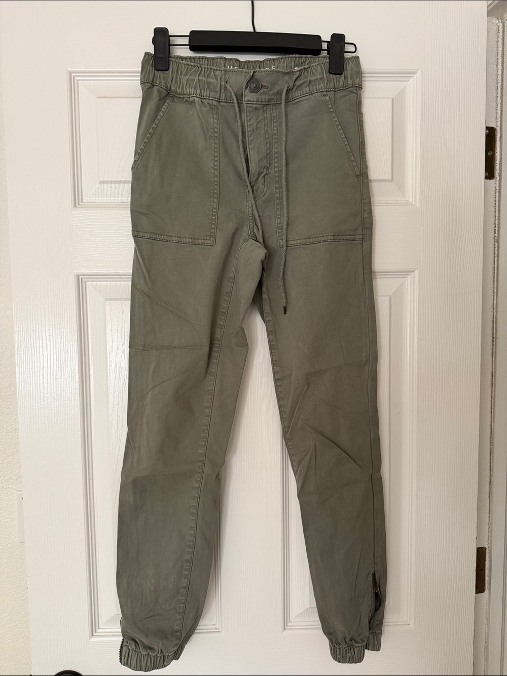 American Eagle Olive Green Cargo Jogger Pants
